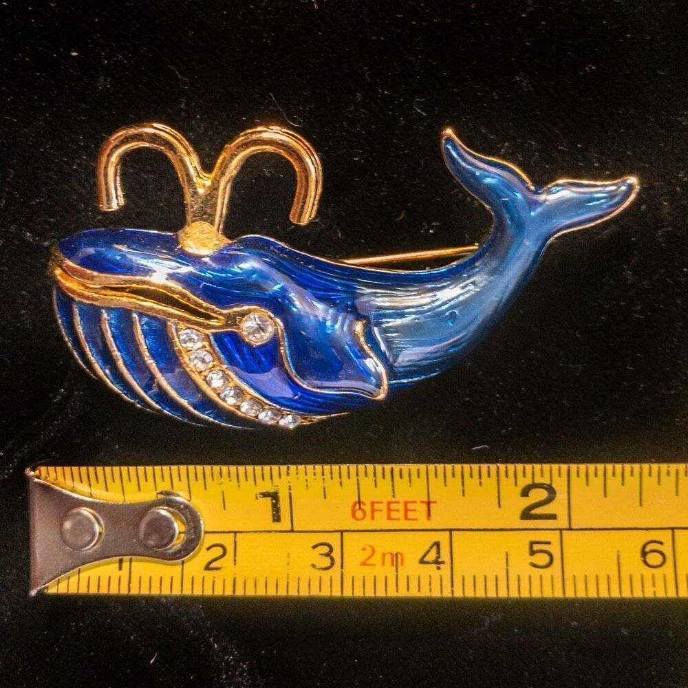 Unique Enamel Blue Whale Brooch Pin - Picture 4 of 5